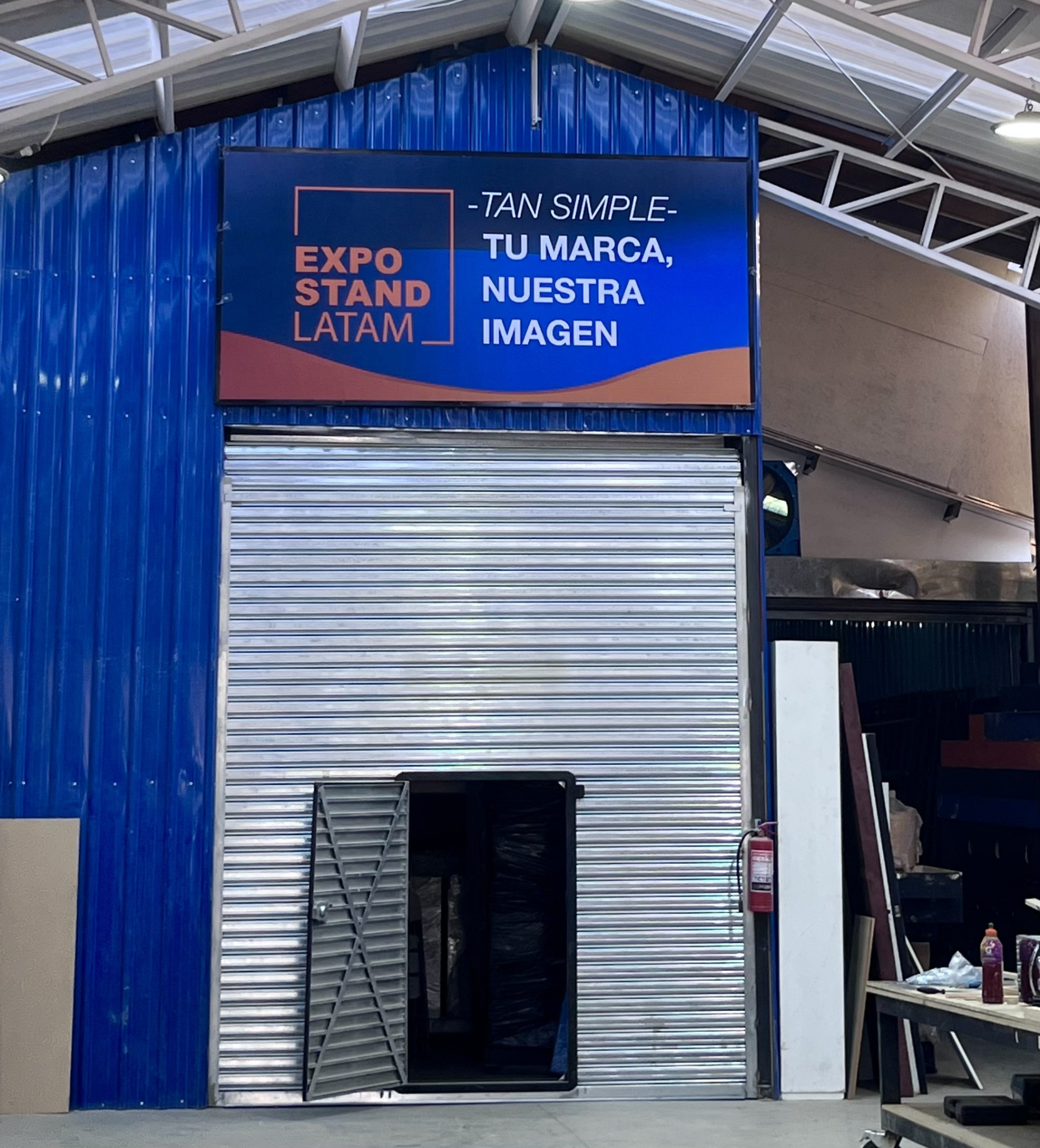 Expostand Latam — rótulo corporativo en taller