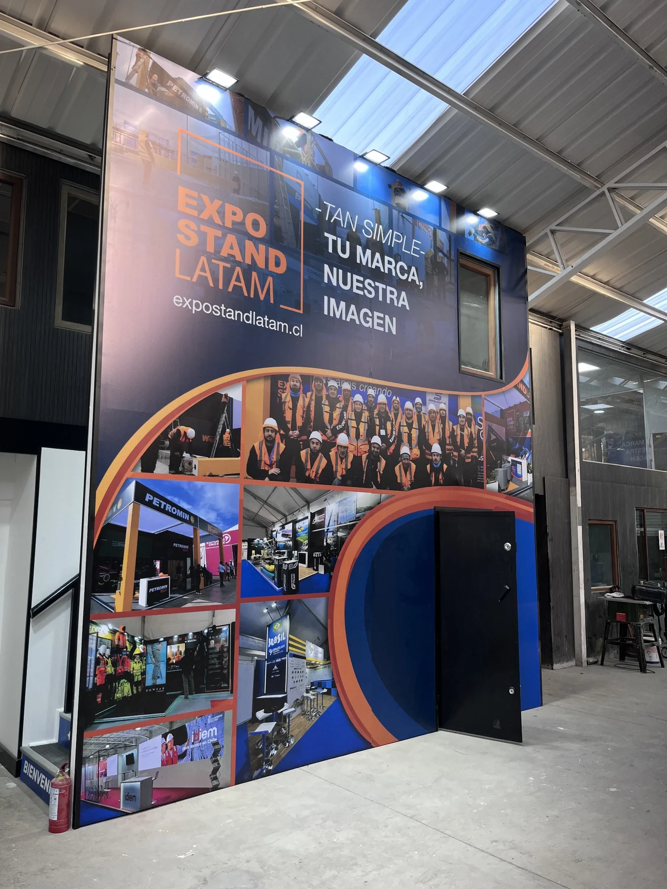 Expostand Latam — gráfica de marca en taller