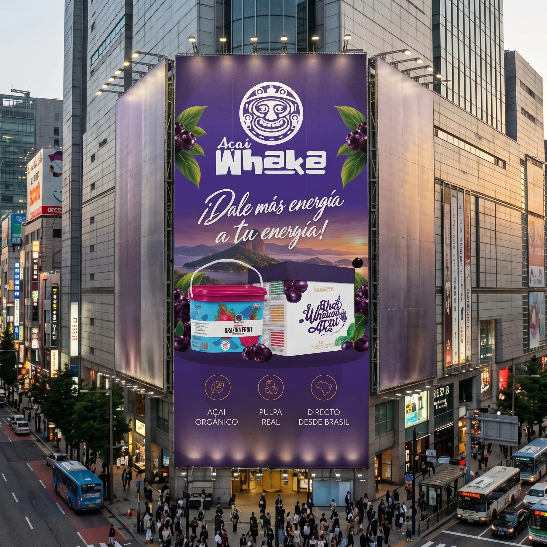 Gráfica publicitaria Whaka Açaí en fachada urbana